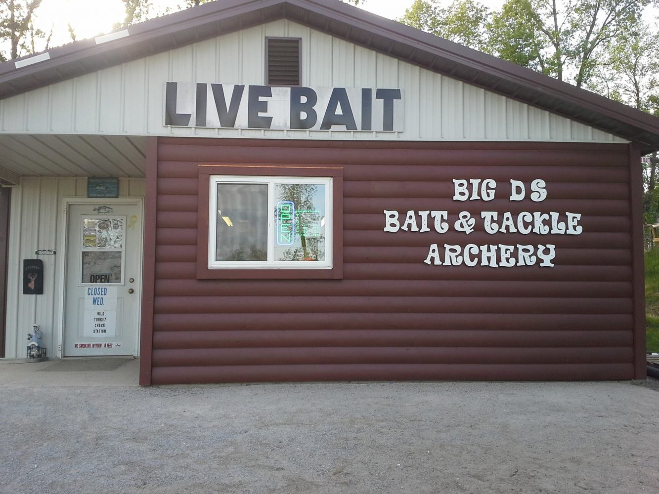 gas stations with live bait near me